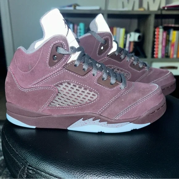Jordan 5 Retro ‘Burgundy’kids 2Y (GS)burgundy lt blueGreat Condition
